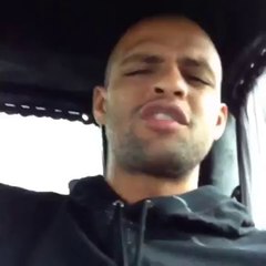 Felipe Melo bu kez şarkı söyledi!