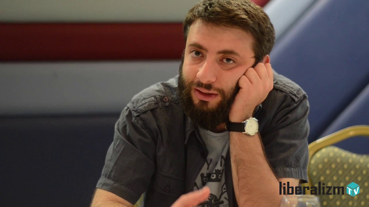 Burak Bilgehan Özpek: "Sizce Kuvvetler Ayrılığı İlkesi Türkiye'de Tehlikede Midir?"