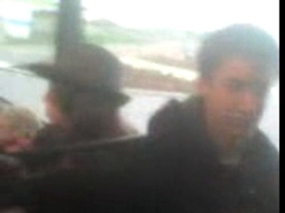 dans le bus délire chapeau extravagant