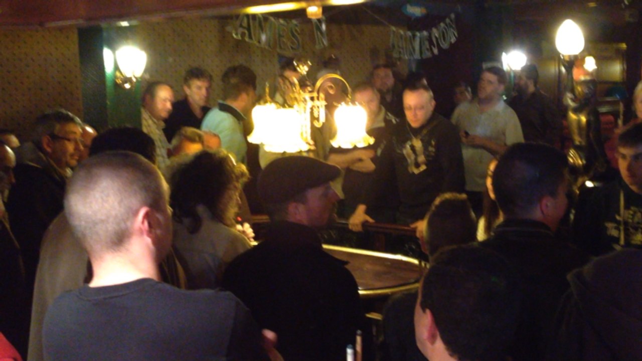 Les billards du bar Twenty vendu aux enchères