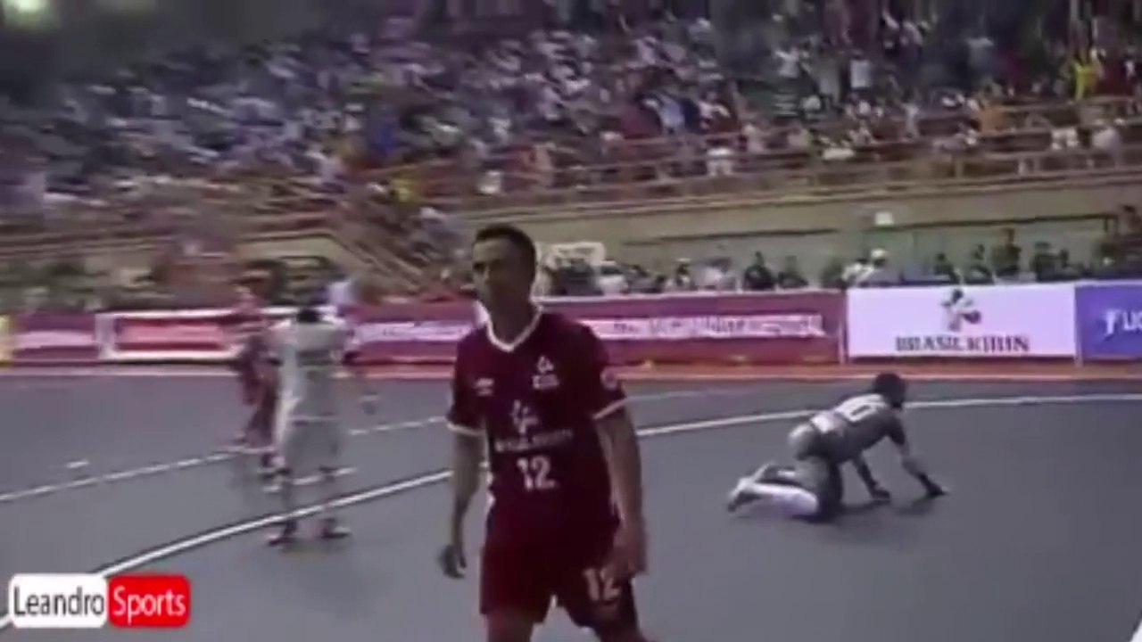 Quand Falcão s'amuse de ses adversaires avec ses skills !