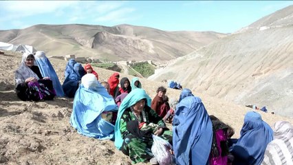 Povoado devastado no Afeganistão implora por ajuda