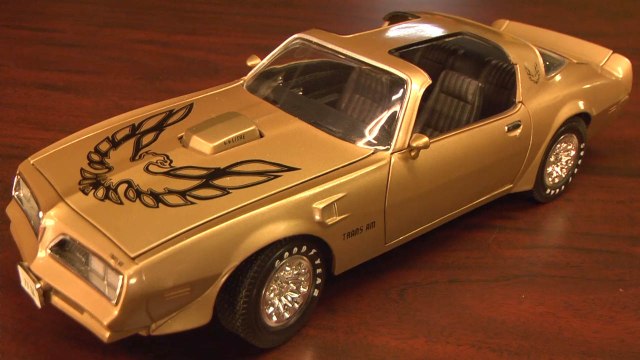 CGR Garage - 1977 PONTIAC FIREBIRD Ertl car review