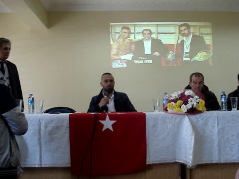 Boks Dalında Türk-İslam Dünyasının En Büyük Dünya Şampiyonu Selçuk AYDIN Trabzon Of HMB Ulusoy Meslek Lisemizi onurlandırdı