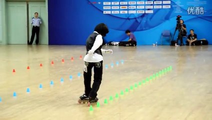 Du Slalom en roller sur le Tube de Michael Jackson : Beat It