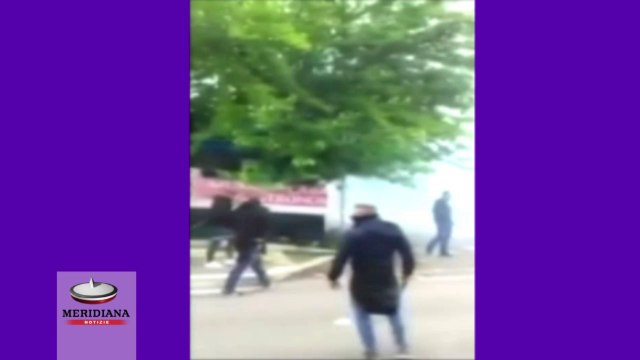 Scontri finale Coppa Italia, l’assalto al pullman dei tifosi del Napoli: l'inizio di tutto