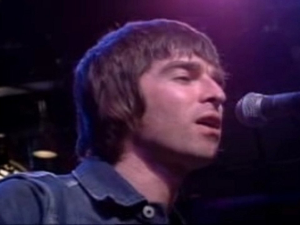 Oasis - Wonderwall - acoustic (Live in B