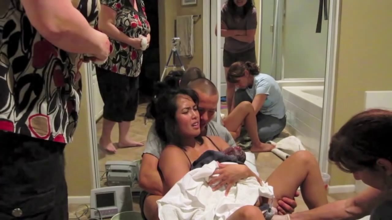 Banyo Küvetinde Normal Doğum Videosu