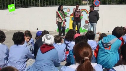 Bambini e writer disegnano la natura in un grande murales a Talamello