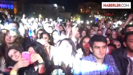 Zonguldak Gripin Konserinde 4 Bin Kişi Aynı Anda Selfie Pozu Çekti Yeniden