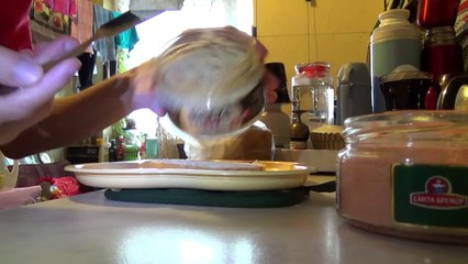 Бутерброды с икрой с тунцом и копченым лососем