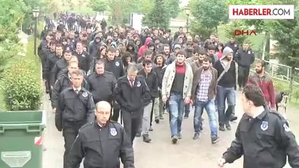 Deniz Gezmiş'i Anma Etkinliğinde Üniversiteliler Birbirine Girdi