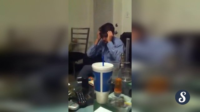 Il panique après avoir fumer de l'herbe pour la première fois