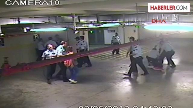 Antalya Otopark' Ta Polis Dayağı Güvenlik Kamerasında