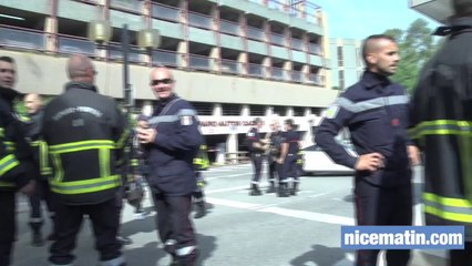 Près de 300 pompiers manifestent à l'ouest de Nice