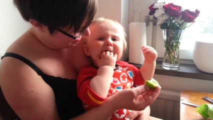 Ludvig äter lime (Ludwig eats lime)