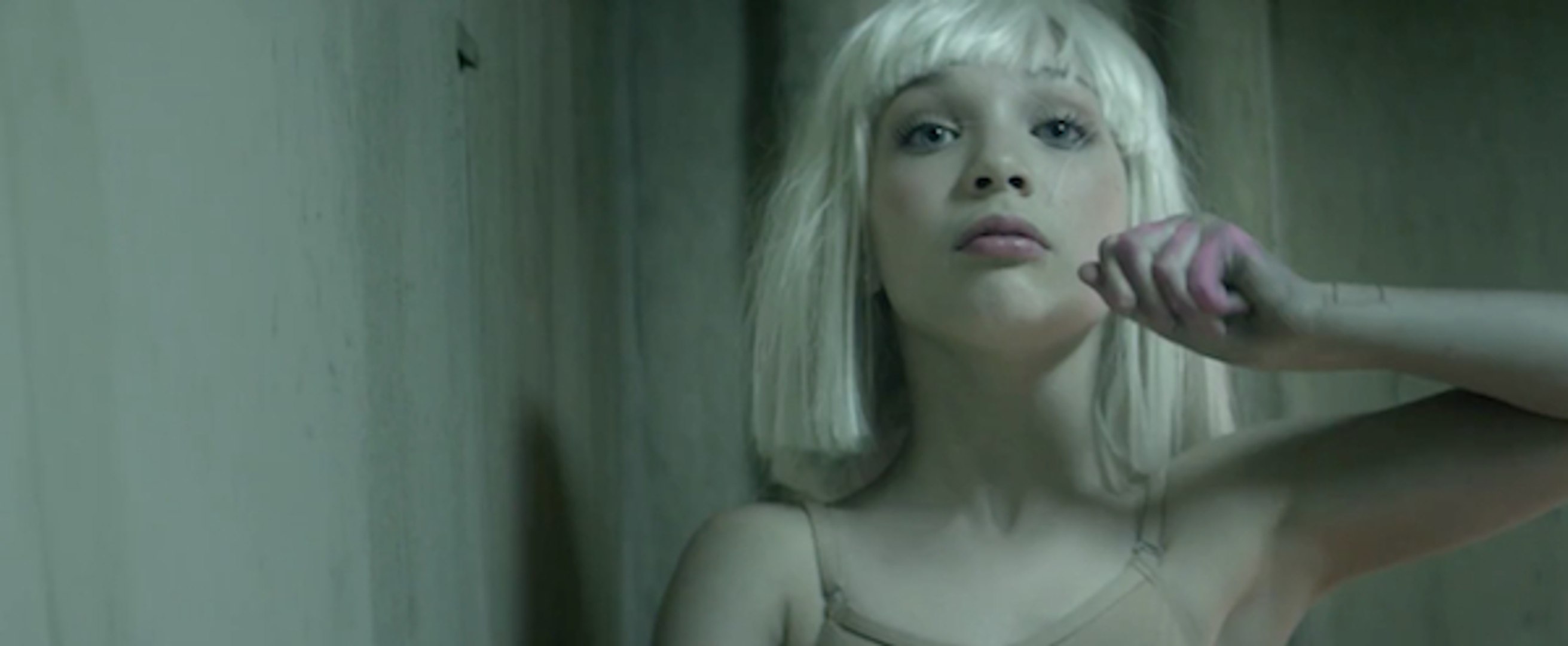 Sia 'Chandelier' - Official Music Video - video Dailymotion