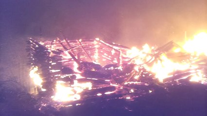 EFLANİ ALAÇAT KÖYÜ'NDE SAMANLIK YANGINI