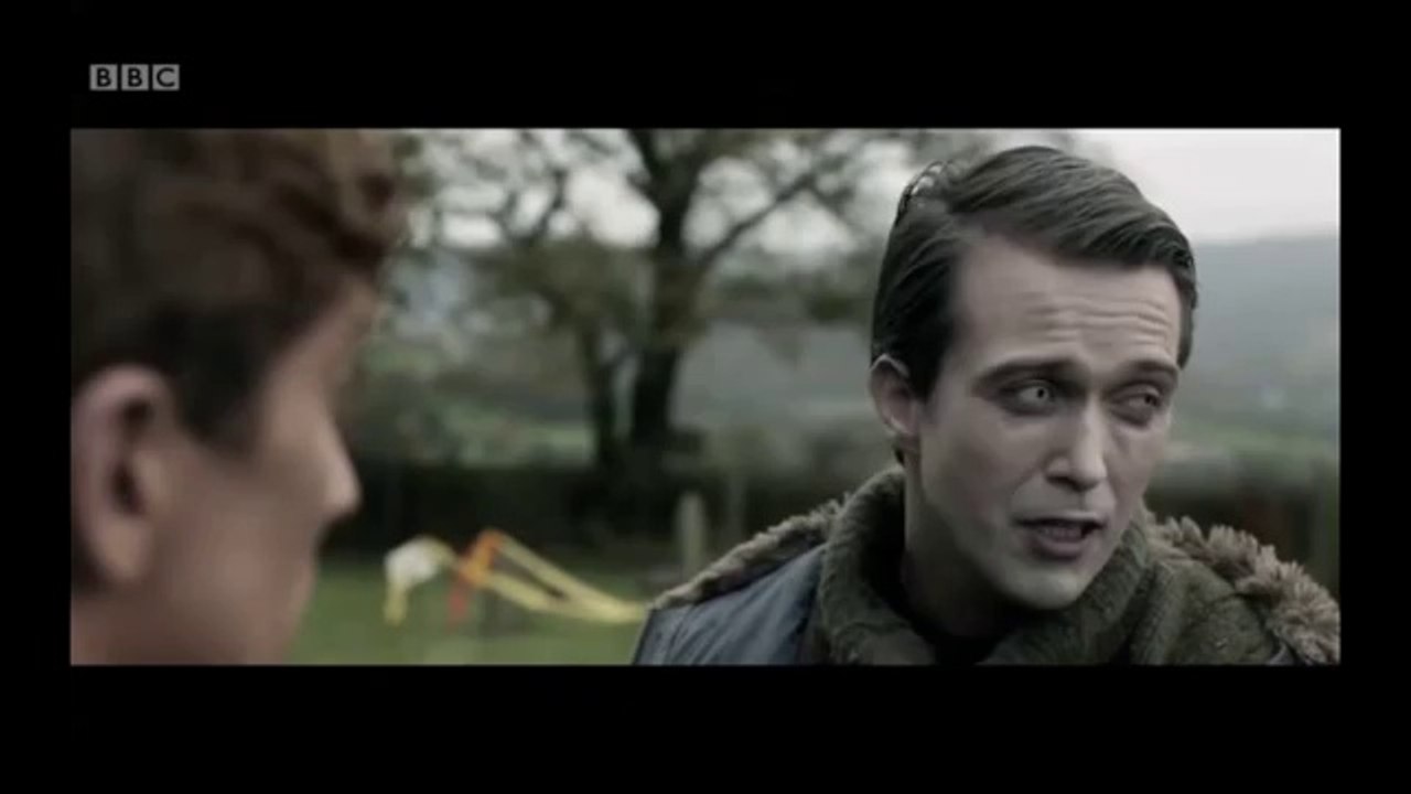 Simon Monroe/Emmett Scanlan: In The Flesh (S02E01)