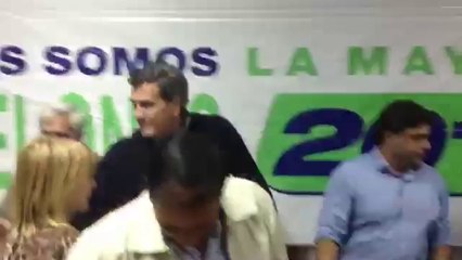 Pedro Bordaberry  abrazó a la Jorge Larrañaga en un acto político