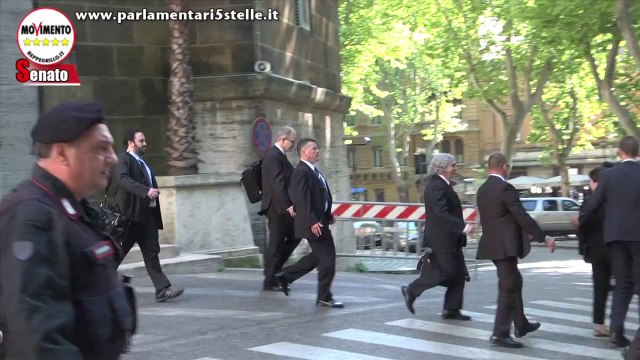 I parlamentari M5S protestano al G7 dell'energia: Vogliamo un futuro rinnovabile! - MoVimento 5 Stelle