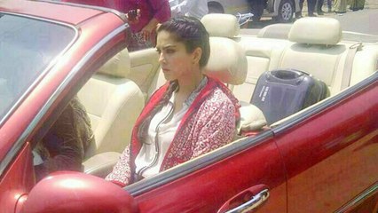 Sunny Leone's CAR PUNCTURE Enroute Alibaug!