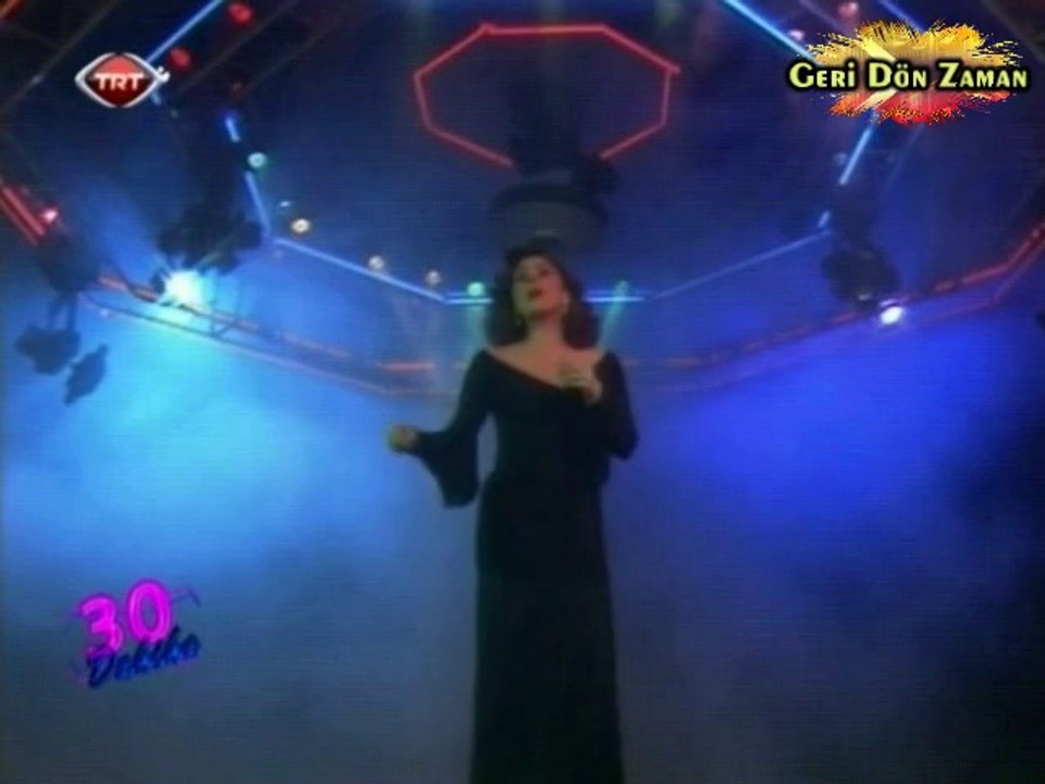 Nilüfer - Yolcu Yolunda Gerek (1988)