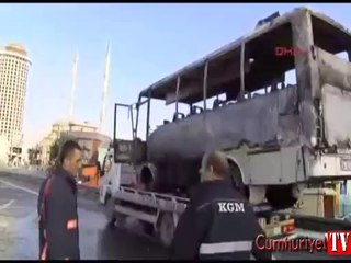 TEM'de yanan minibüs trafiği felç etti