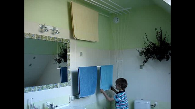 étendoir ETEND'MIEUX fonctionnement simple et leger. La solution confortable pour faire sécher son linge Les barres sont réglables à la hauteur de votre choix, afin d’étendre facilement votre linge – dans une position sans lever les bras