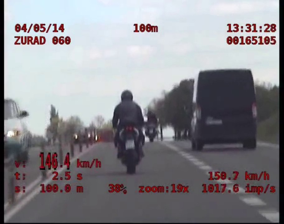 Krasnystaw: Motocyklista jechał zygzakiem, aby rozgrzać opony (video)