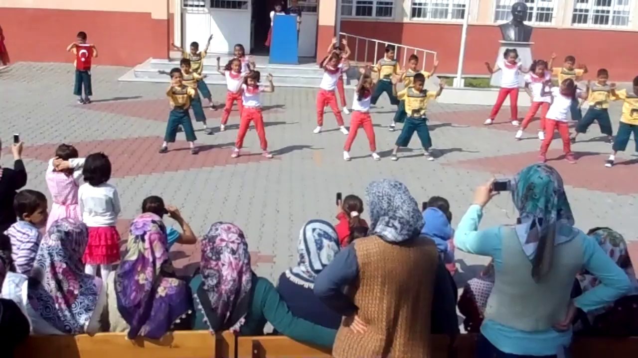 2\A sınıfı Konaklı İlkokulu  23 Nisan Gösterisi