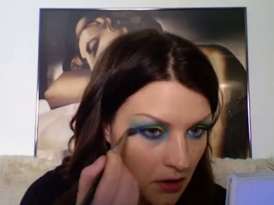 BASICS Using brights make-up tutorial