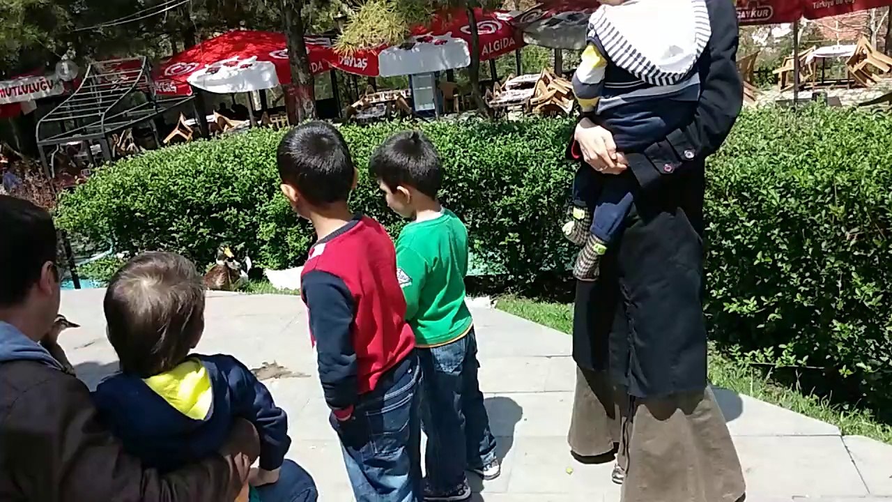 Çay bahçesinde....