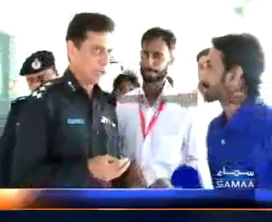 Additional IGP Karachi Shahid Hayat Khan Refused to Talk Saama TV and Took Fahad Baloch (Admin Sindh Police Page) Name On Media