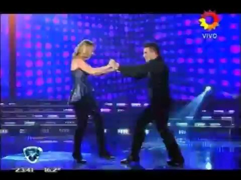 Evelyn debutó en la pista del Bailando