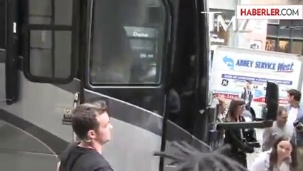 Adriana Lima Kafasını Otobüsün Camına Vurdu