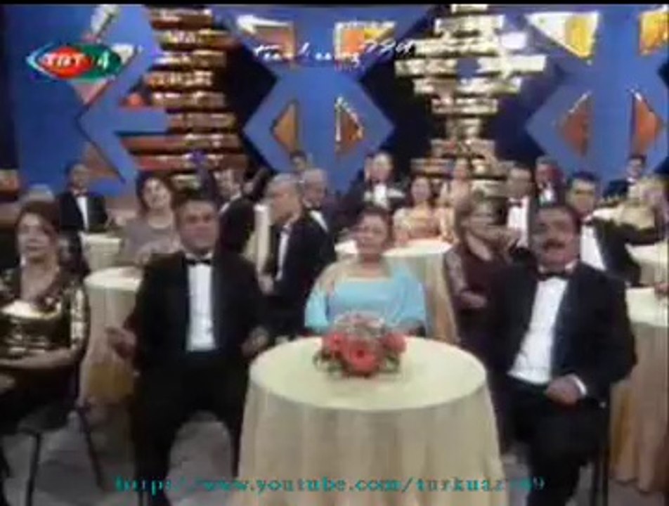 Nuri ESENTÜRK-Cevizin Yaprağı Dal Arasında