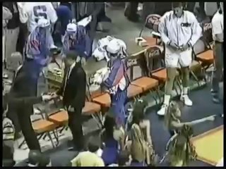 Michael Jordan hits game winner vs. Cavs (1993)