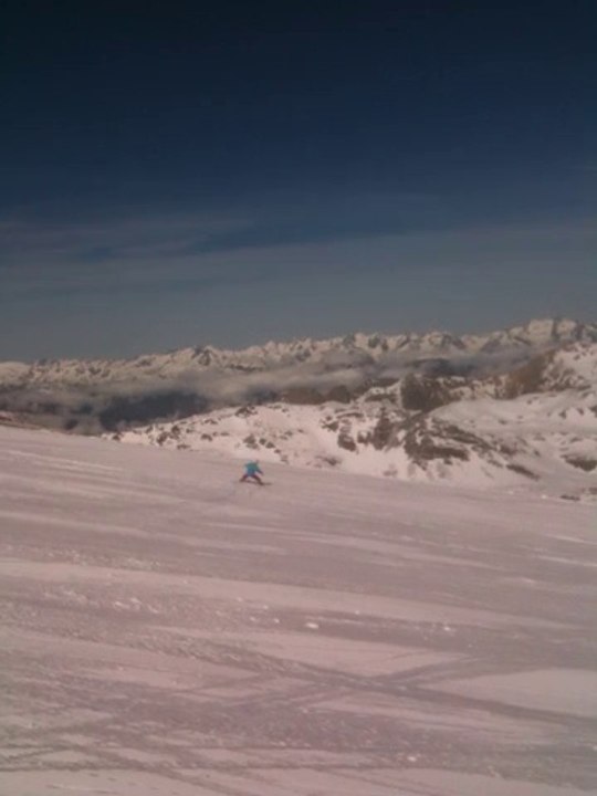 notre skieuse decendant caron