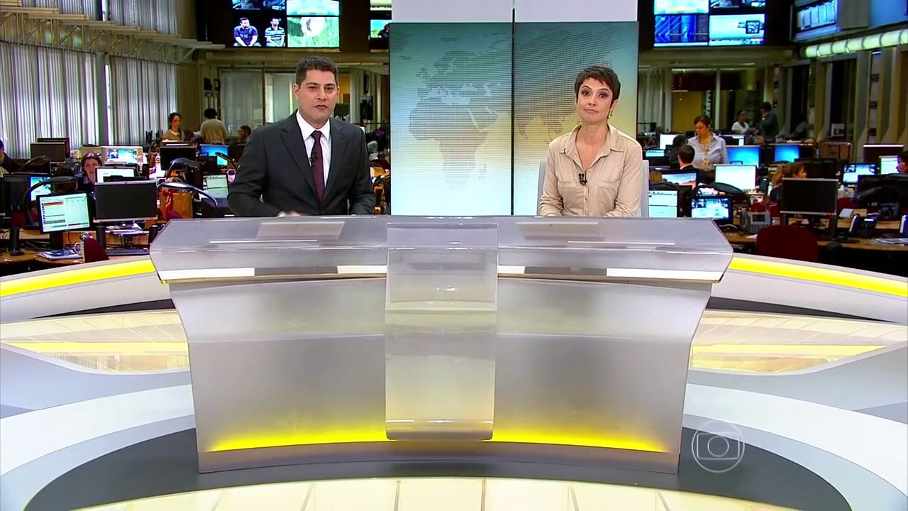 Telão do "Jornal Hoje" trava durante passagem de bloco (07/05/2014)