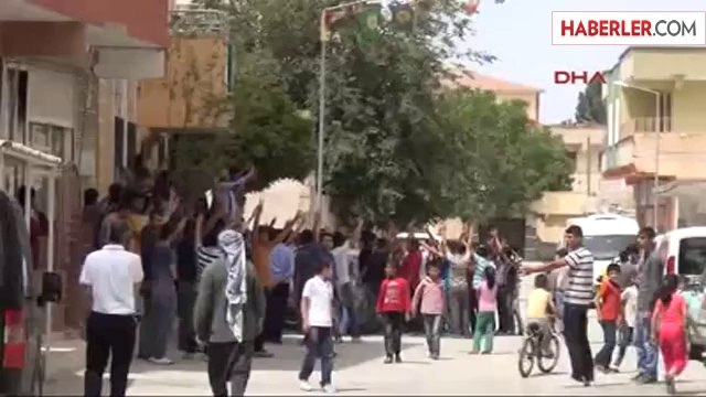 Suriye Sınırında Asker ile BDP'liler Arasında Arbede Çıktı; 1 Asker Yaralı