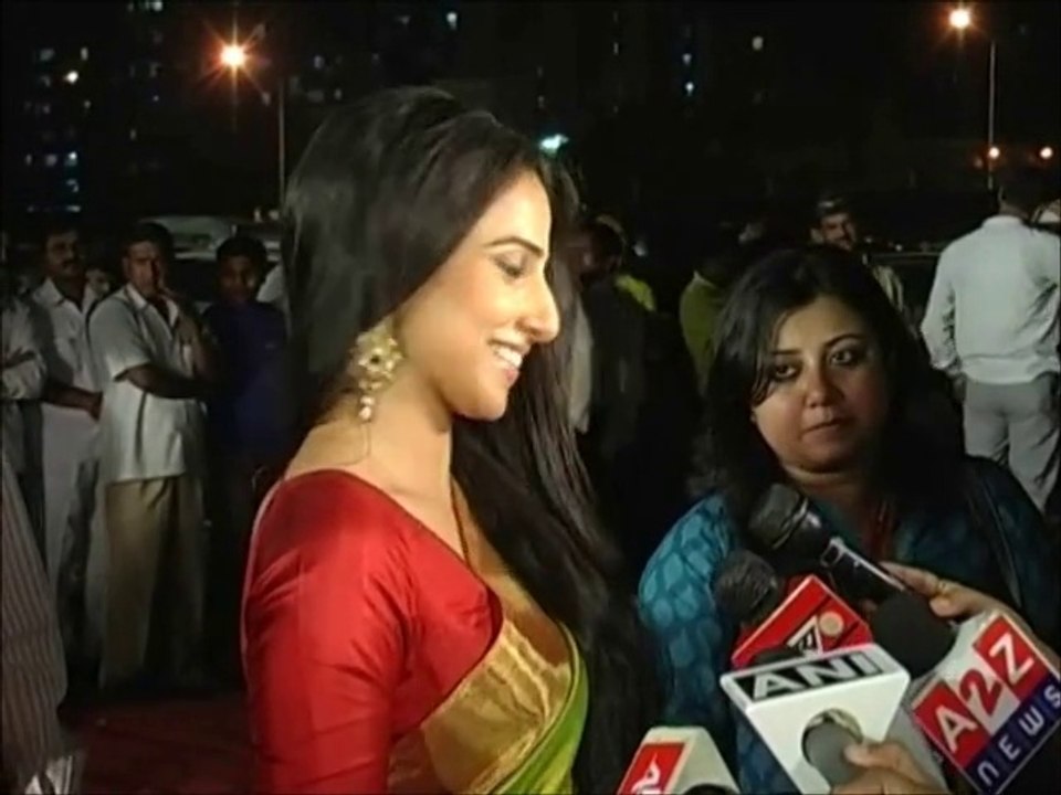 Bollywood Actress Beautiful Vidya Balan In Saree Talks after got Award