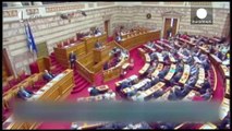 El Parlamento griego levanta la inmunidad a cuatro diputados de Amanecer Dorado para que sean juzgados