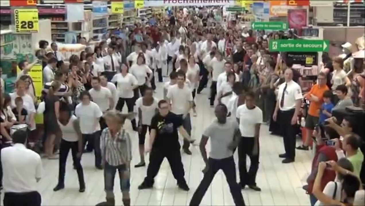 THE TIME-black eyed peas   (flash mob).