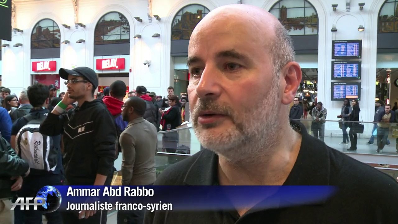 Un pianiste virtuose joue pour Homs dans la gare Saint-Lazare, à Paris