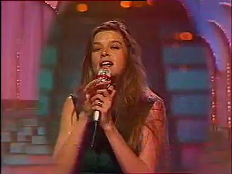Corynne Charby Pile ou face au Théâtre de l'Empire