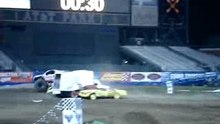 MONSTER TRUCK FREESTYLE SMASH-UP