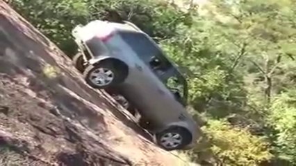 Incredibile cosa riesce a fare questa jeep!!!