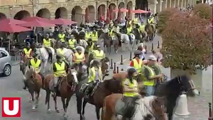 Equitour est arrivé sur la place Ducale à Charleville-Mézières