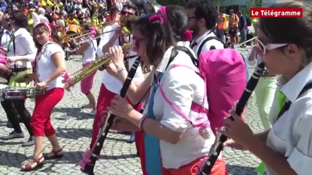 Brest. Les fanfares déambulent